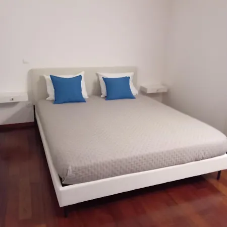 Centro Com Vista Panoramica 吉马良斯