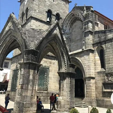 Centro Com Vista Panoramica * 吉马良斯